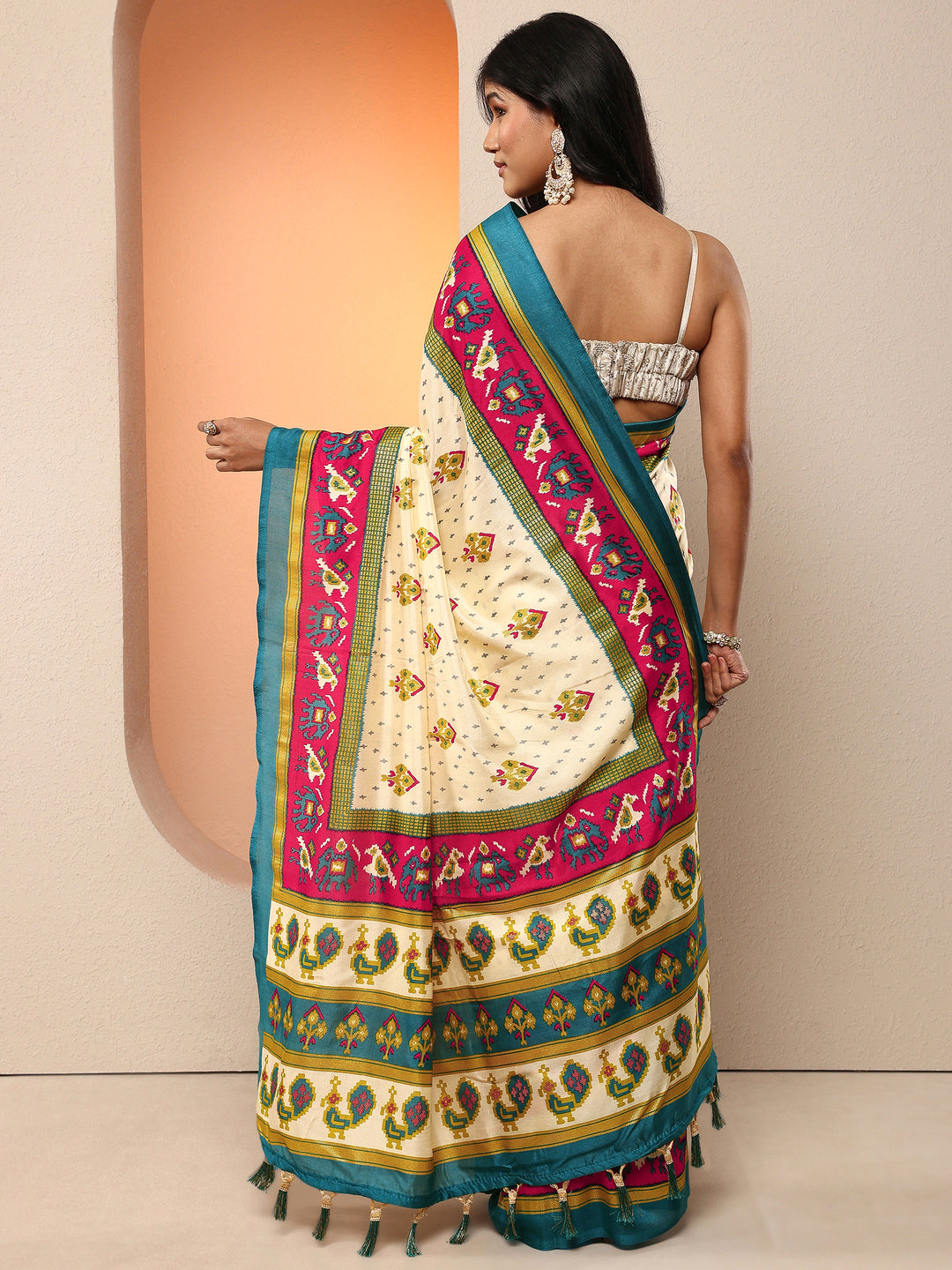Off White Printed Silk Blend Saree With Unstitched Blouse Piece