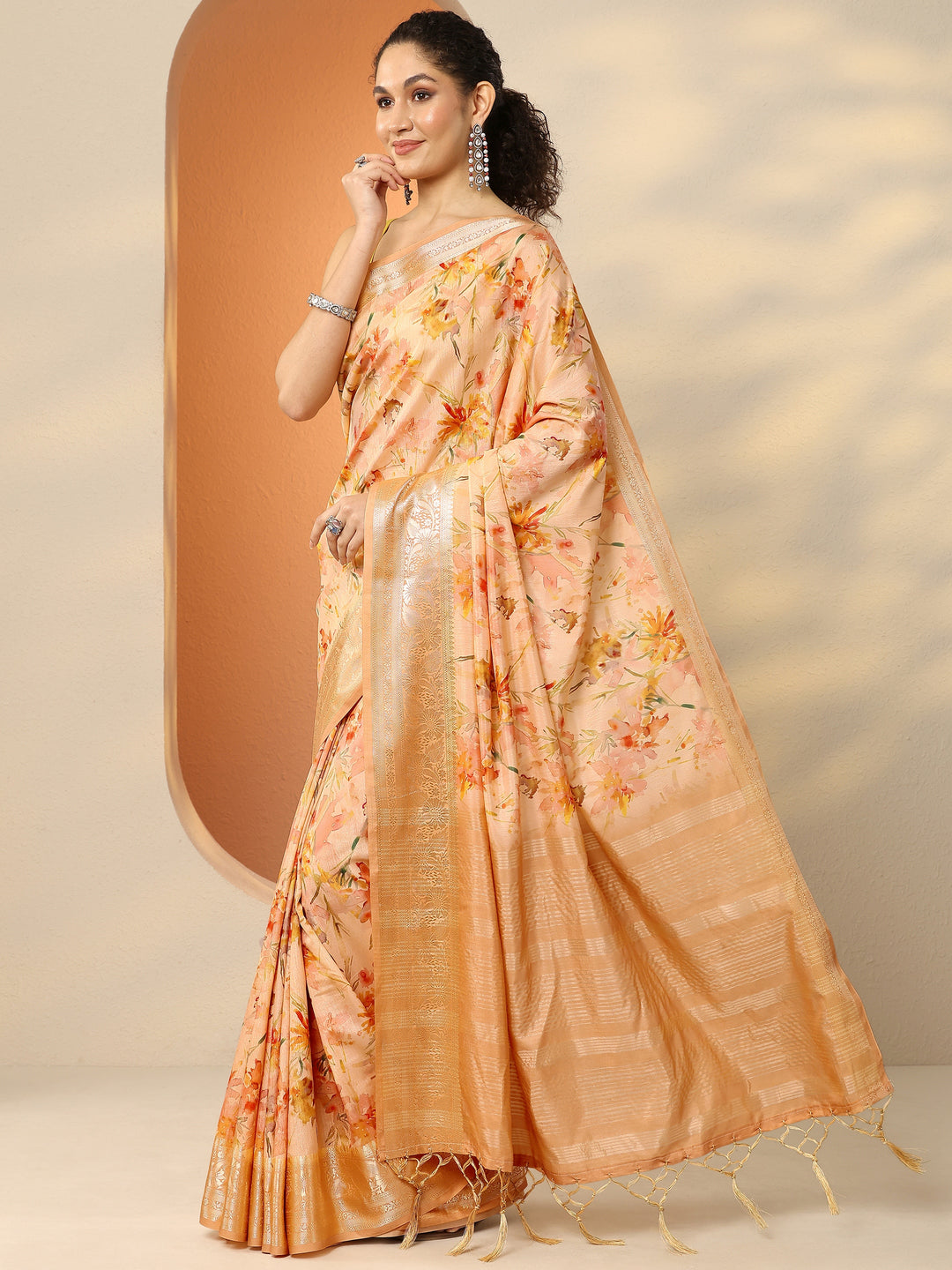 Peach Printed Silk Blend Saree With Unstitched Blouse Piece