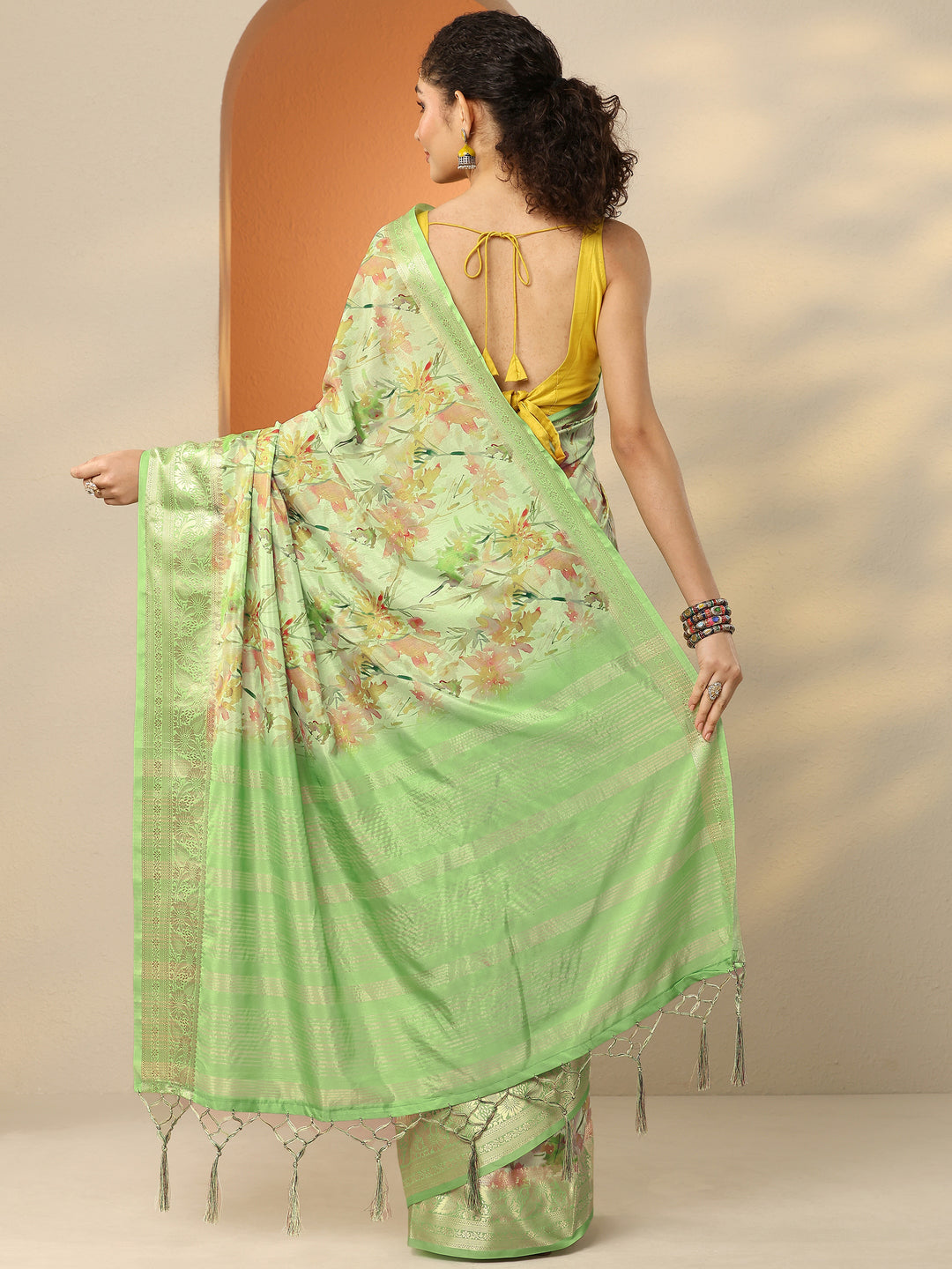 Green Printed Silk Blend Saree With Unstitched Blouse Piece