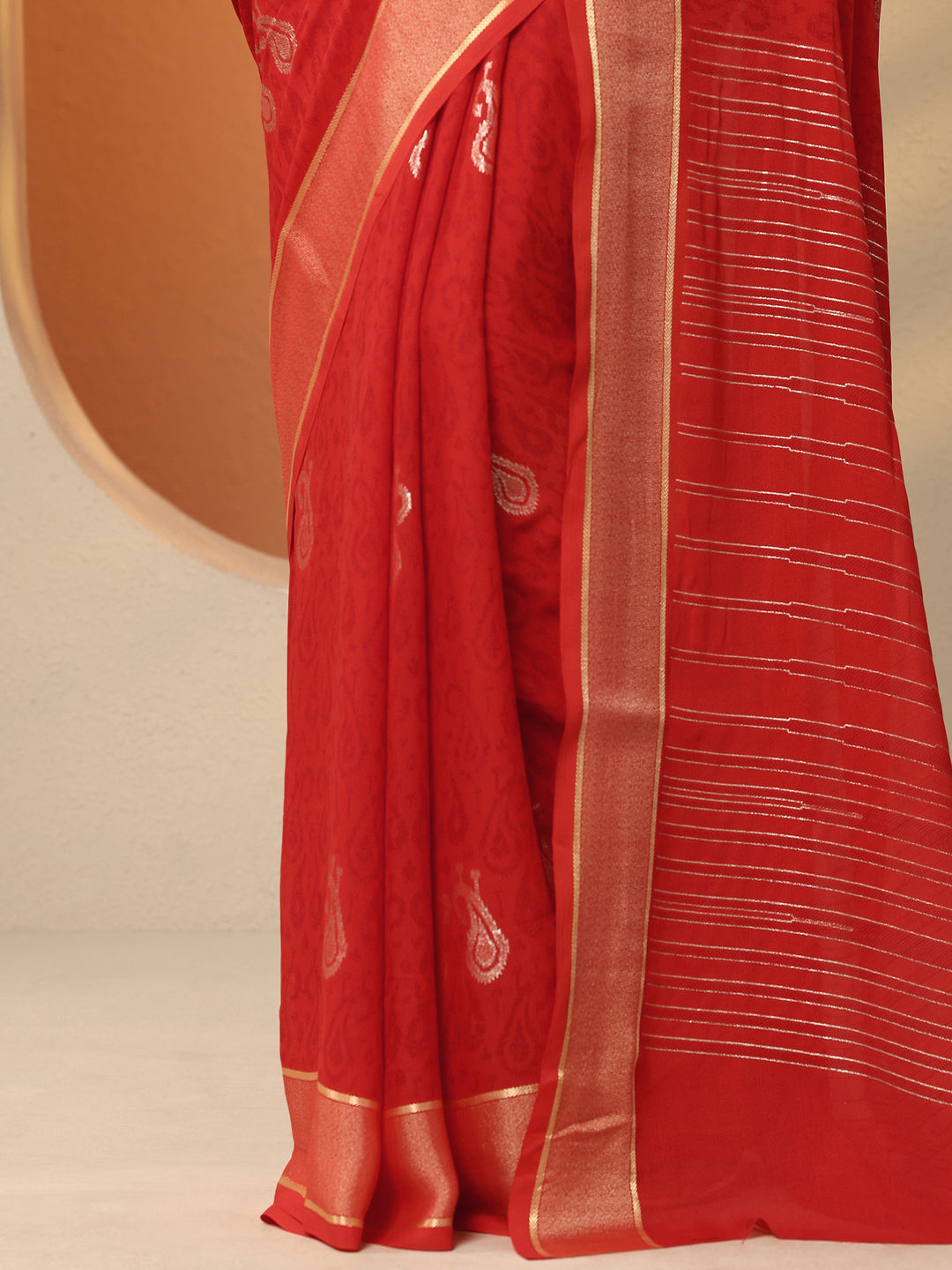 Red Paisley Printed Georgette Saree With Unstitched Blouse Piece