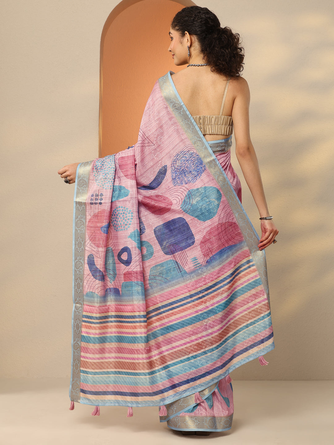 Pink Geometric Printed Silk Blend Saree With Unstitched Blouse Piece