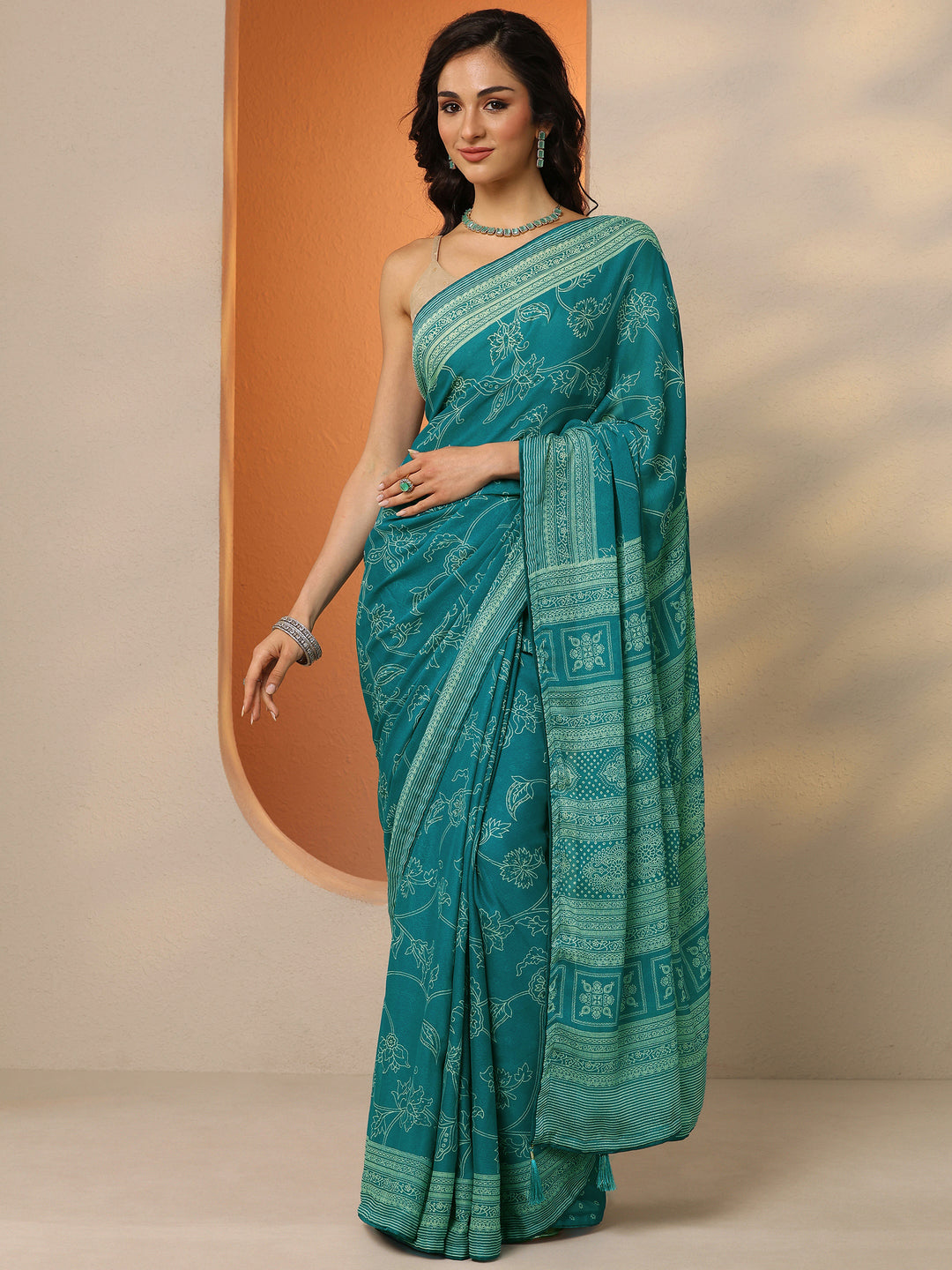 Green Printed Georgette Saree With Unstitched Blouse Piece