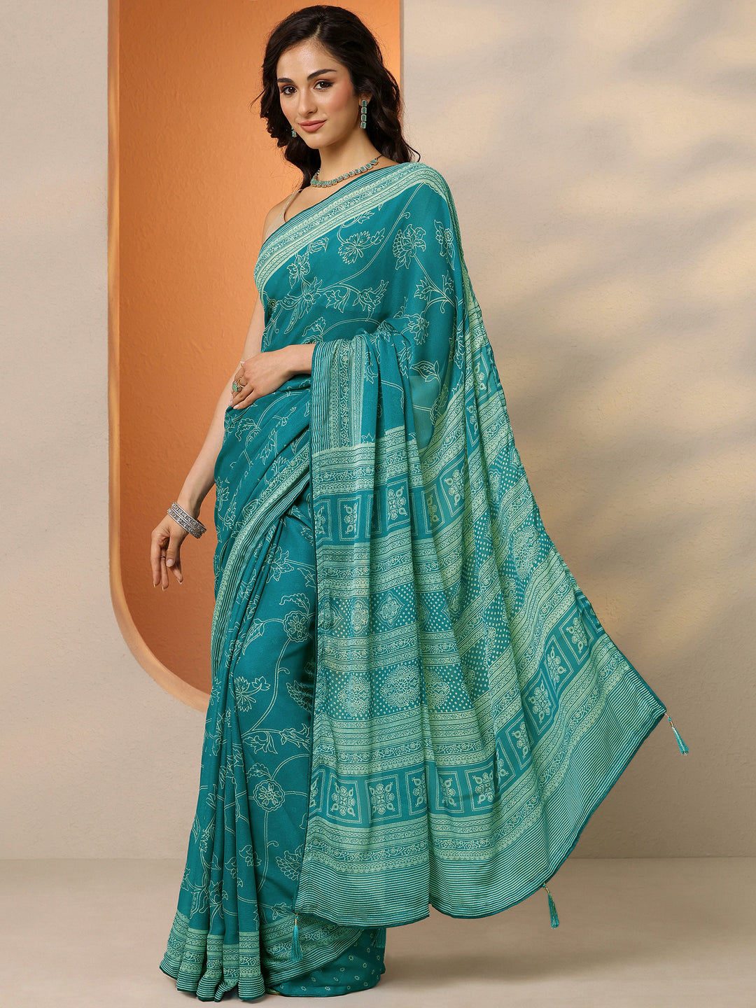 Green Printed Georgette Saree With Unstitched Blouse Piece