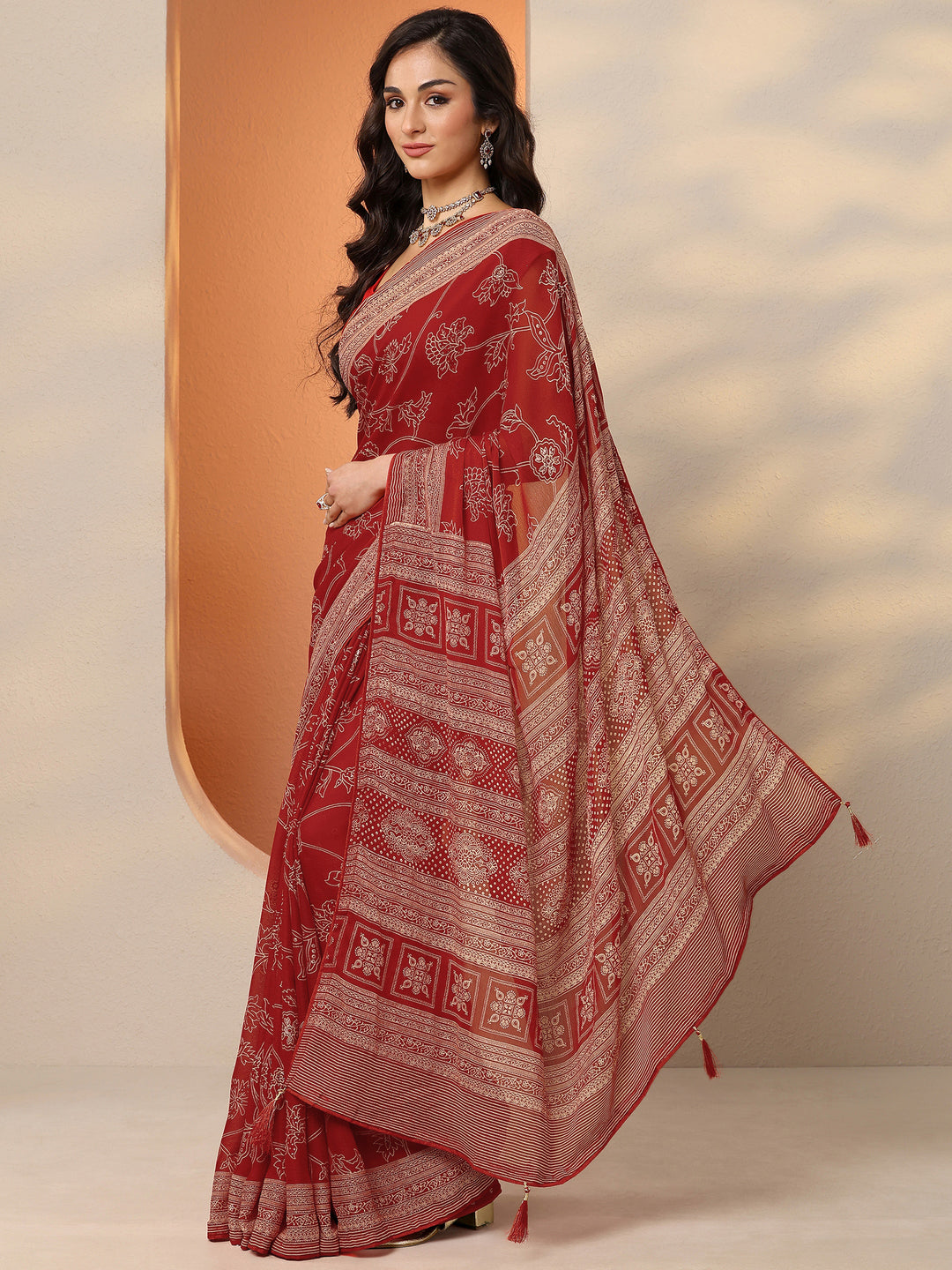 Red Printed Georgette Saree With Unstitched Blouse Piece