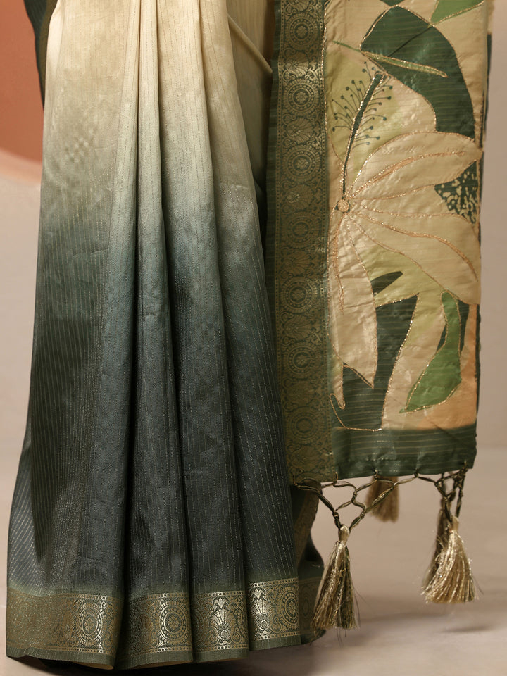 Green Embellished Silk Blend Saree With Unstitched Blouse Piece