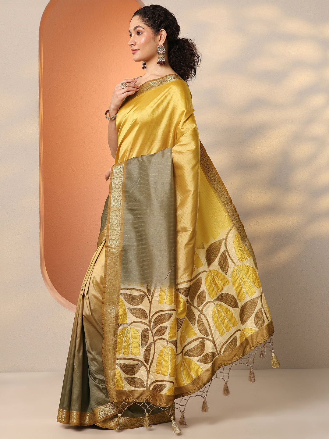 Mustard Embellished Silk Blend Saree With Unstitched Blouse Piece