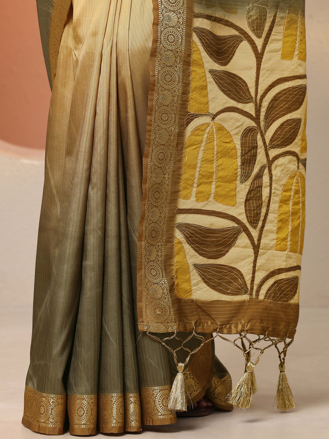 Mustard Embellished Silk Blend Saree With Unstitched Blouse Piece