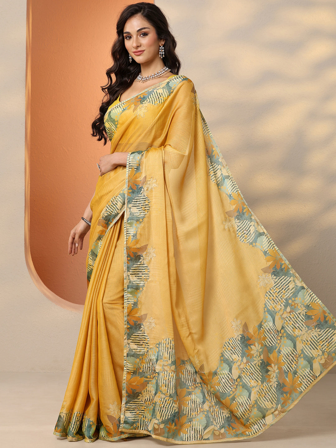 Mustard Printed Silk Blend Saree With Unstitched Blouse Piece