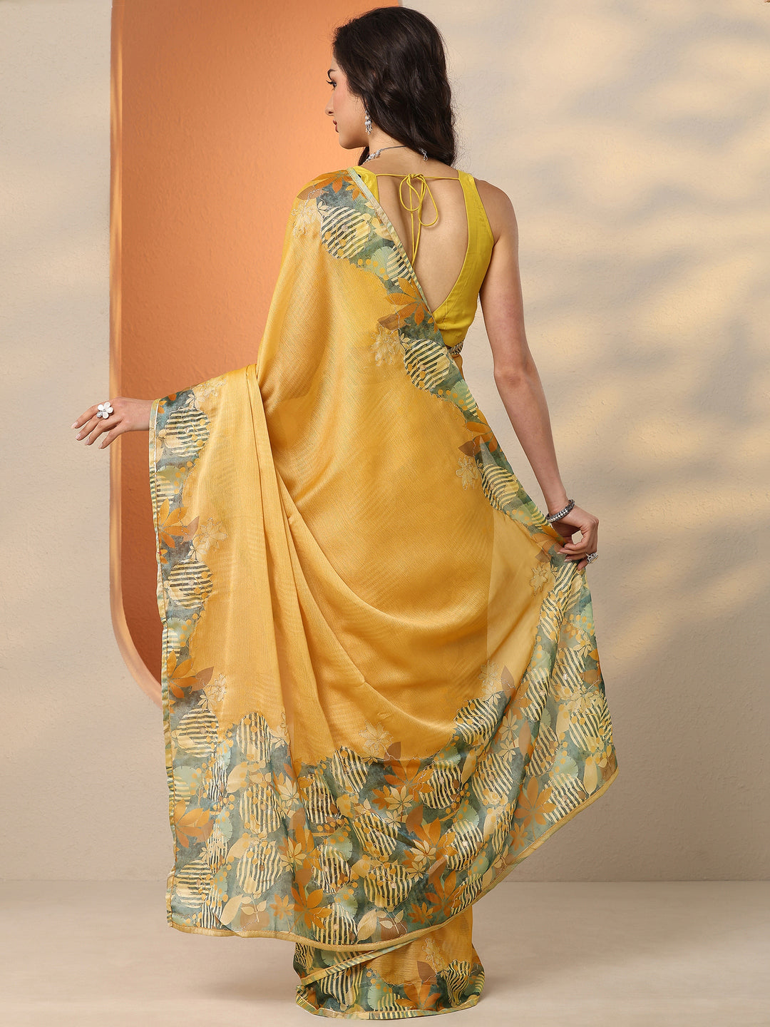 Mustard Printed Silk Blend Saree With Unstitched Blouse Piece