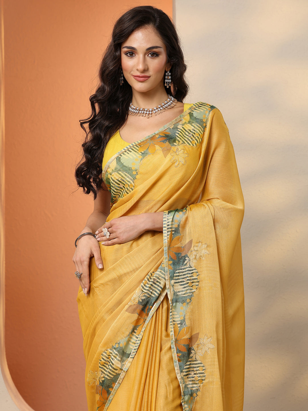 Mustard Printed Silk Blend Saree With Unstitched Blouse Piece