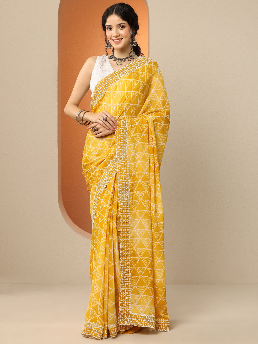 Mustard Bandhani Printed Georgette Saree With Unstitched Blouse Piece