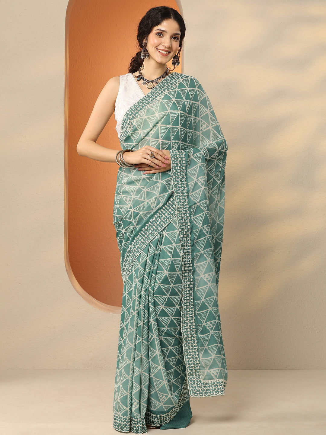 Green Bandhani Printed Georgette Saree With Unstitched Blouse Piece