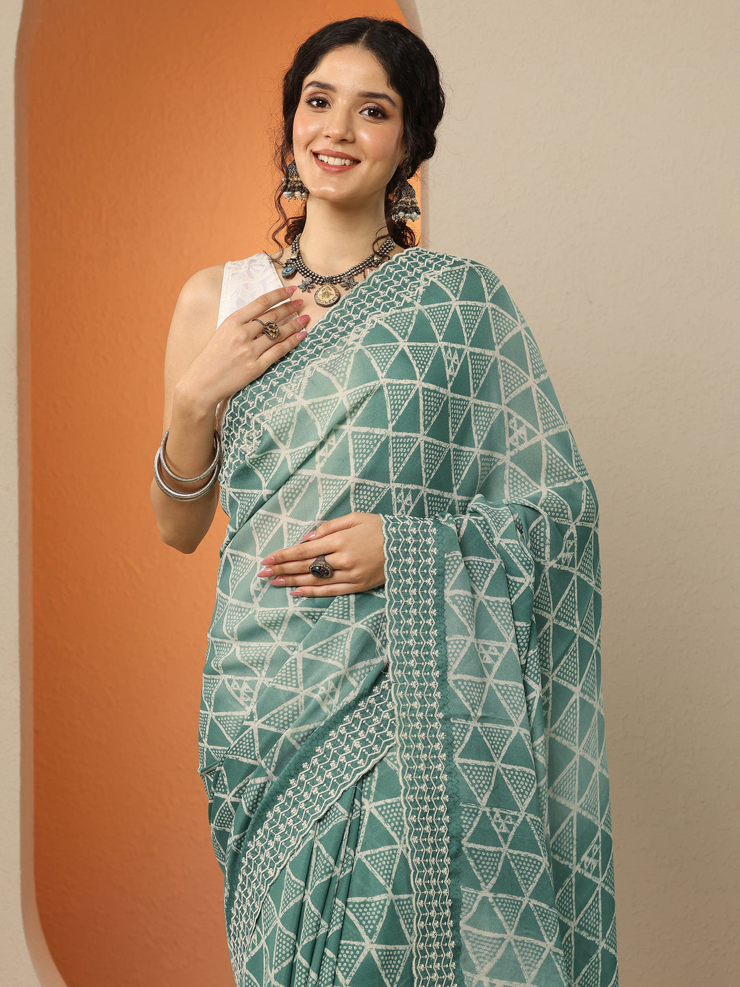 Green Bandhani Printed Georgette Saree With Unstitched Blouse Piece