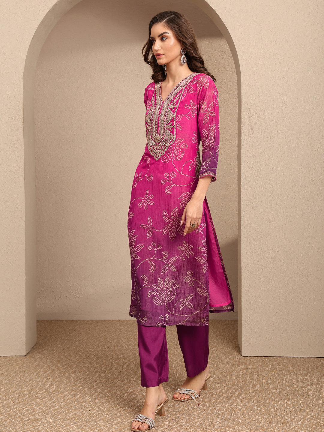 Pink Bandhani Printed Silk blend Straight Suit Set With Dupatta
