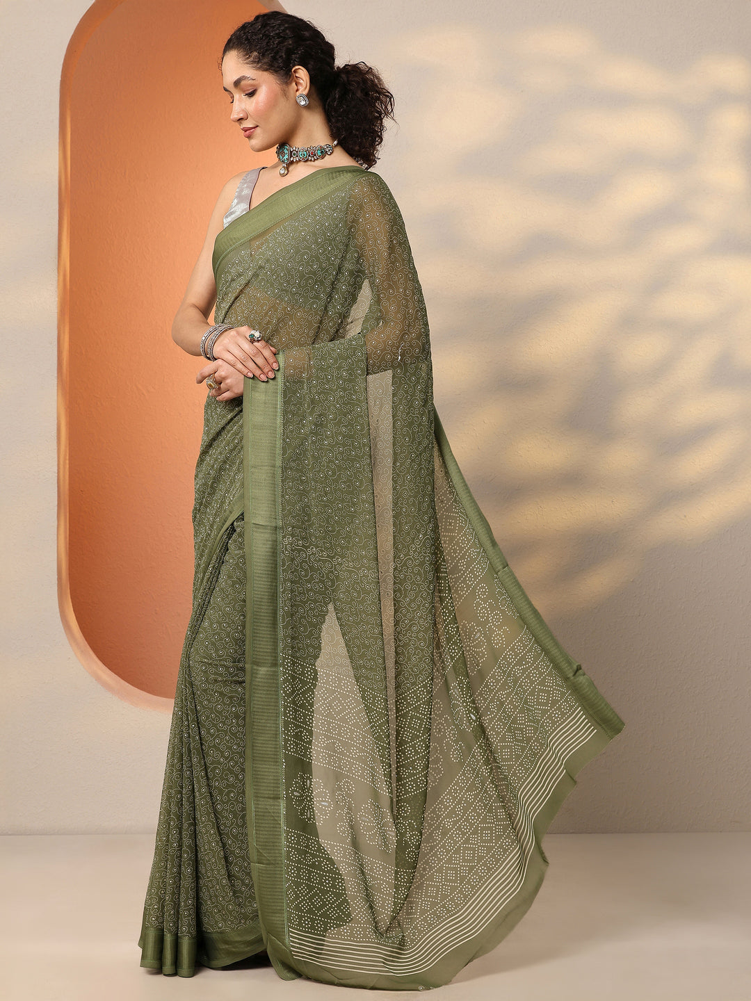 Green Bandhani Printed Georgette Saree With Unstitched Blouse Piece