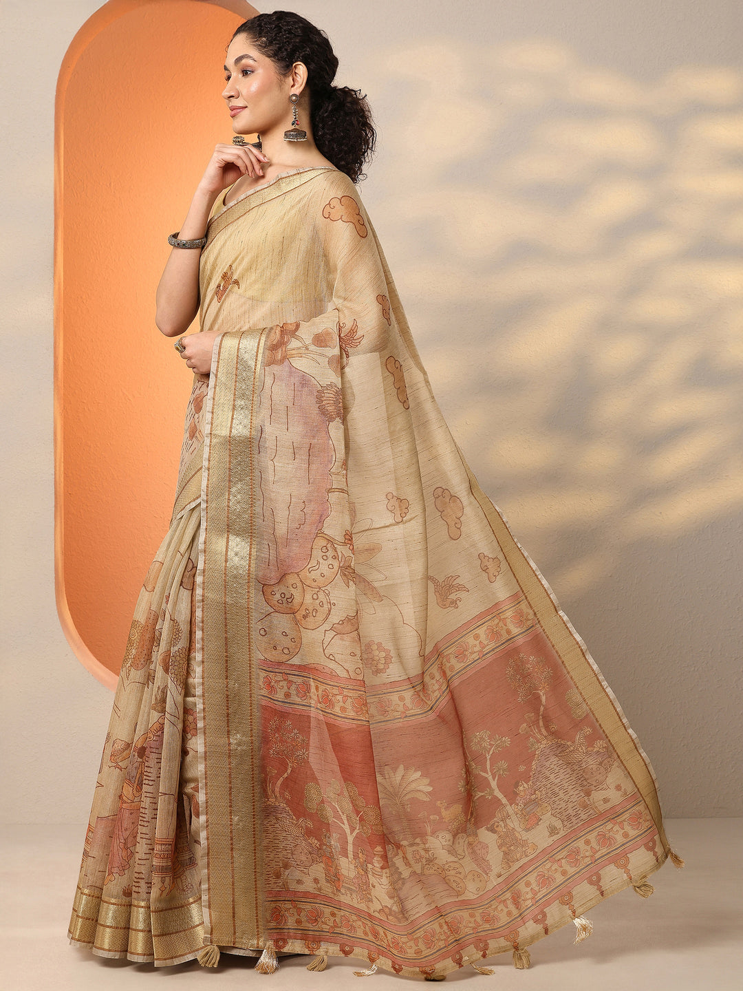 Gold Tribal Printed Silk Blend Saree With Unstitched Blouse Piece