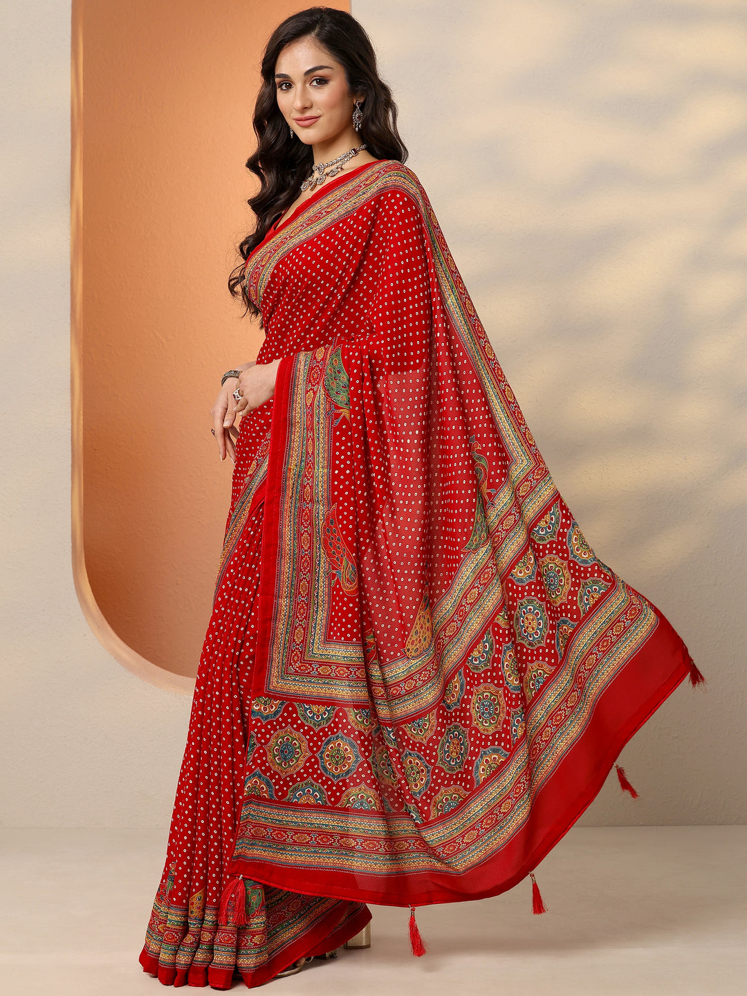 Red Bandhani Printed Silk Blend Saree With Unstitched Blouse Piece
