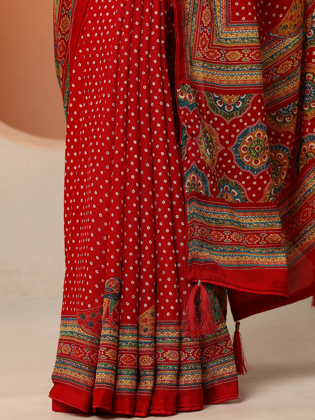 Red Bandhani Printed Silk Blend Saree With Unstitched Blouse Piece
