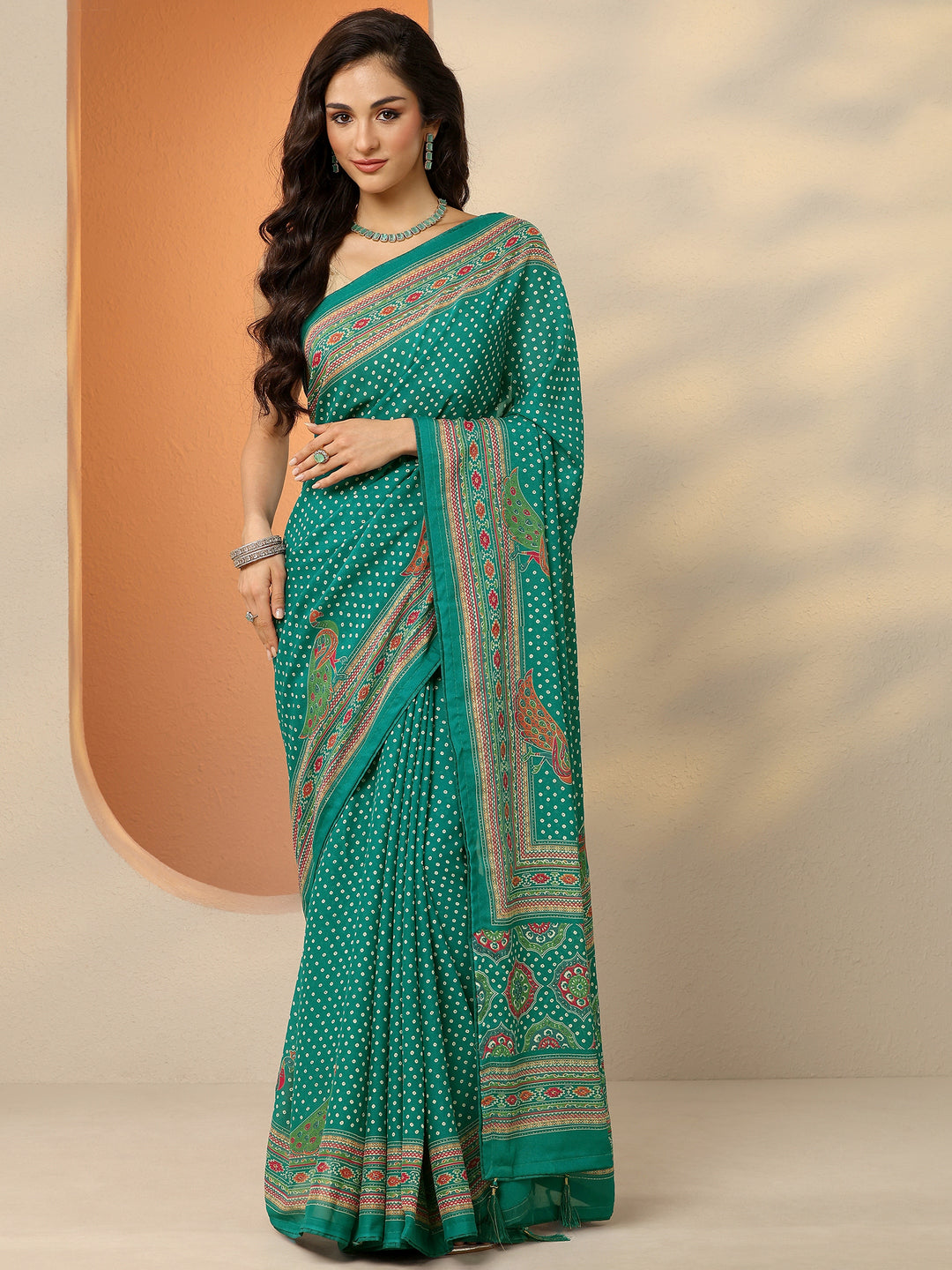 Green Bandhani Printed Silk Blend Saree With Unstitched Blouse Piece