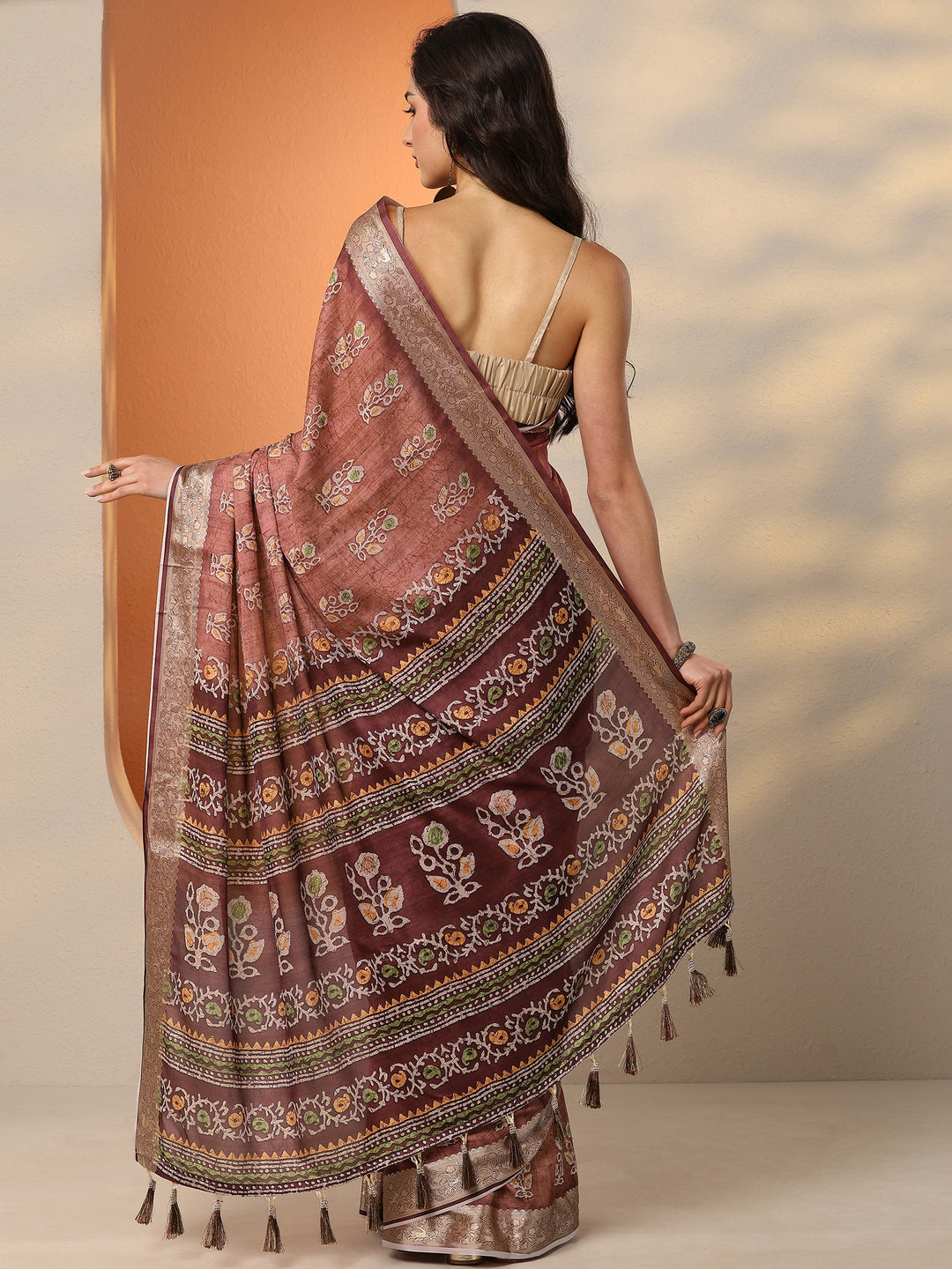 Brown Printed Silk Blend Saree With Unstitched Blouse Piece