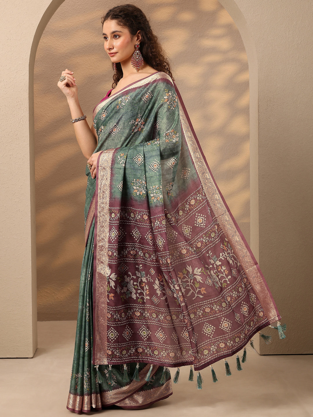 Green Printed Silk Blend Saree With Unstitched Blouse Piece