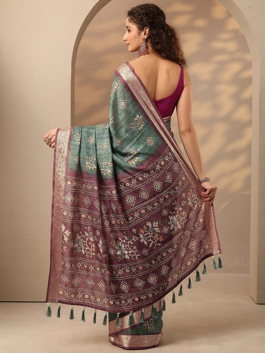 Green Printed Silk Blend Saree With Unstitched Blouse Piece