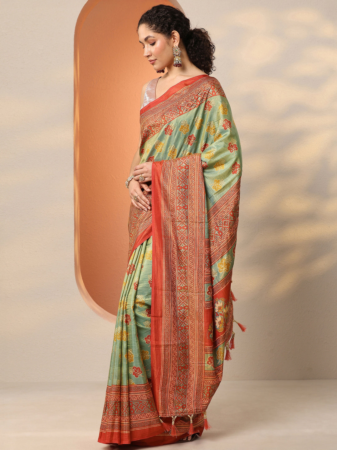 Green Printed Silk Blend Saree With Unstitched Blouse Piece