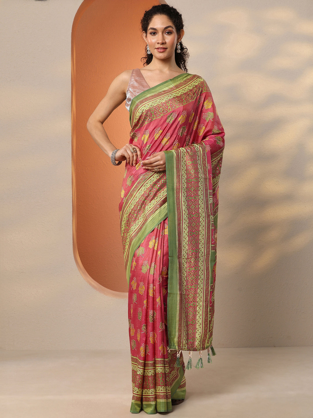 Pink Printed Silk Blend Saree With Unstitched Blouse Piece