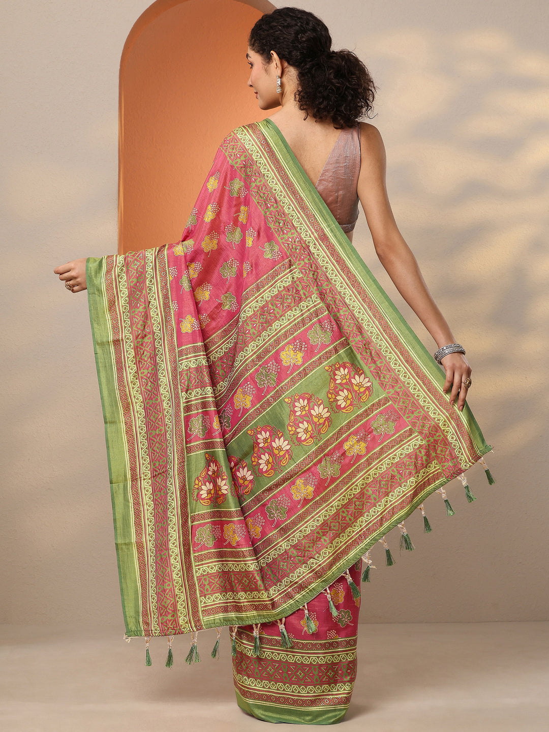 Pink Printed Silk Blend Saree With Unstitched Blouse Piece