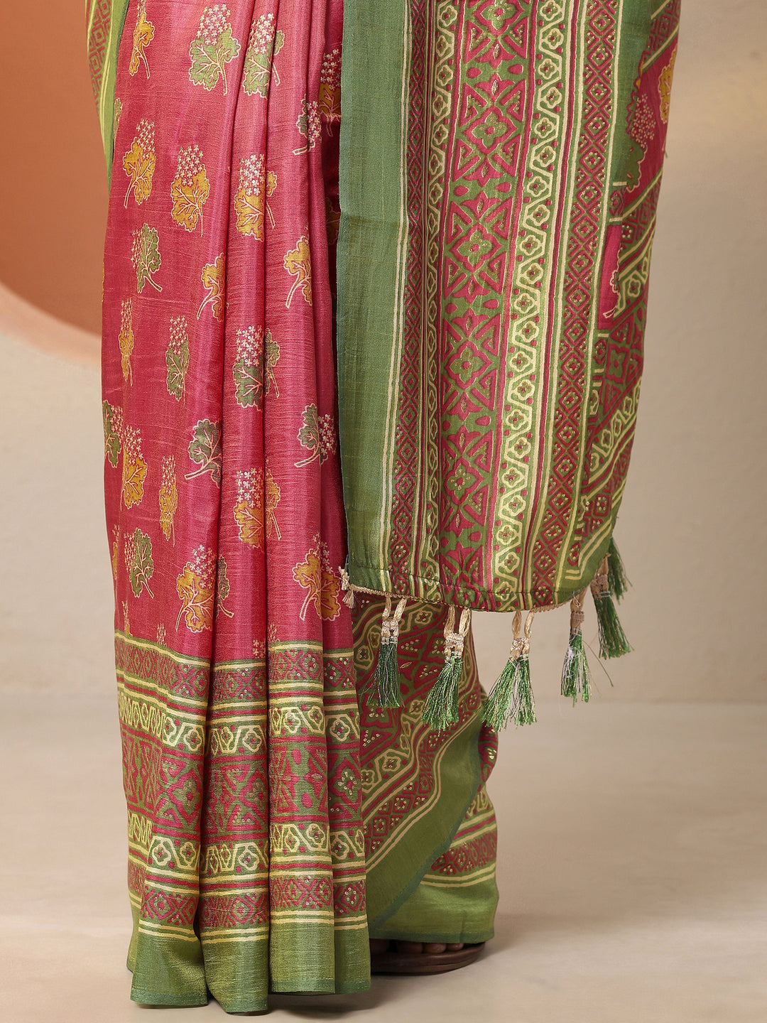 Pink Printed Silk Blend Saree With Unstitched Blouse Piece