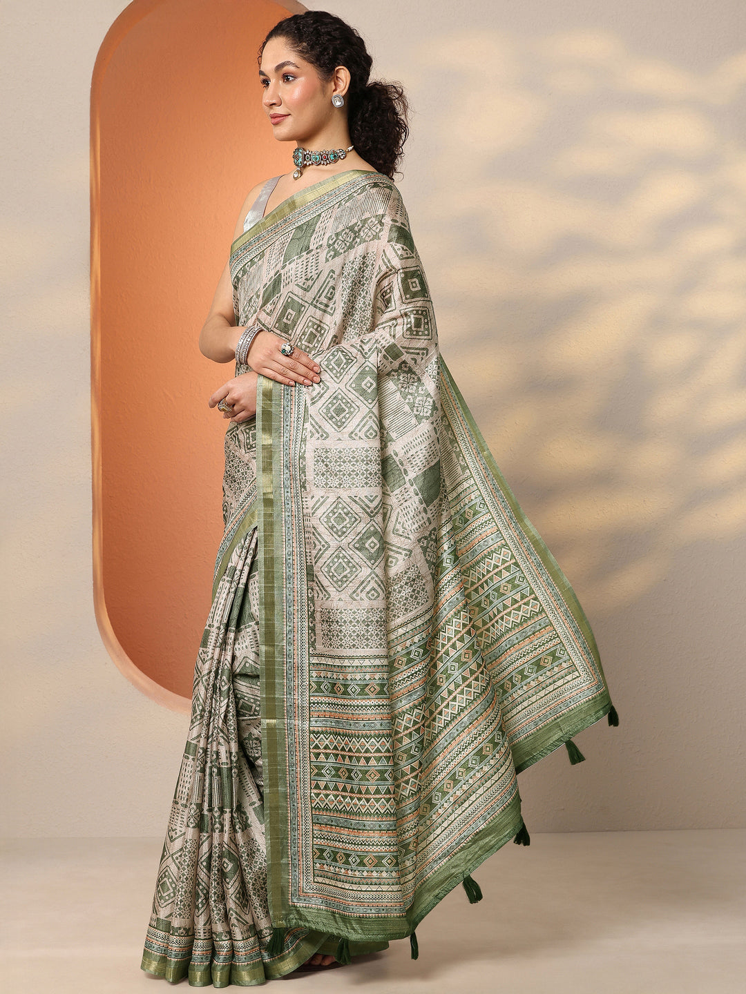 Green Printed Silk Blend Saree With Unstitched Blouse Piece