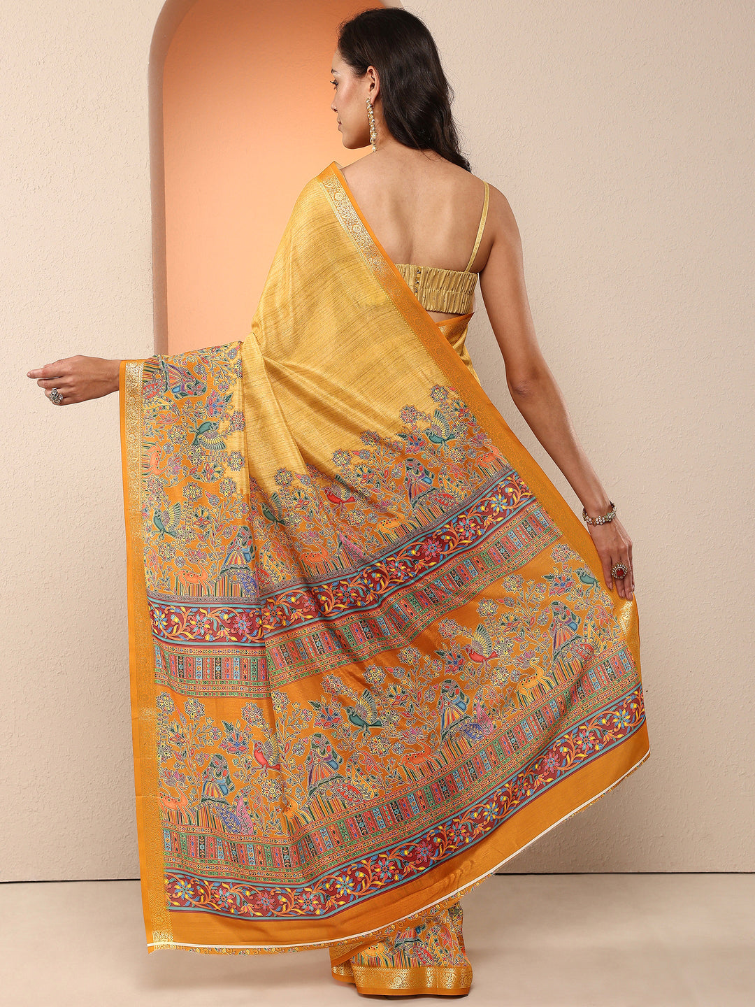 Mustard Printed Silk Blend Saree With Unstitched Blouse Piece