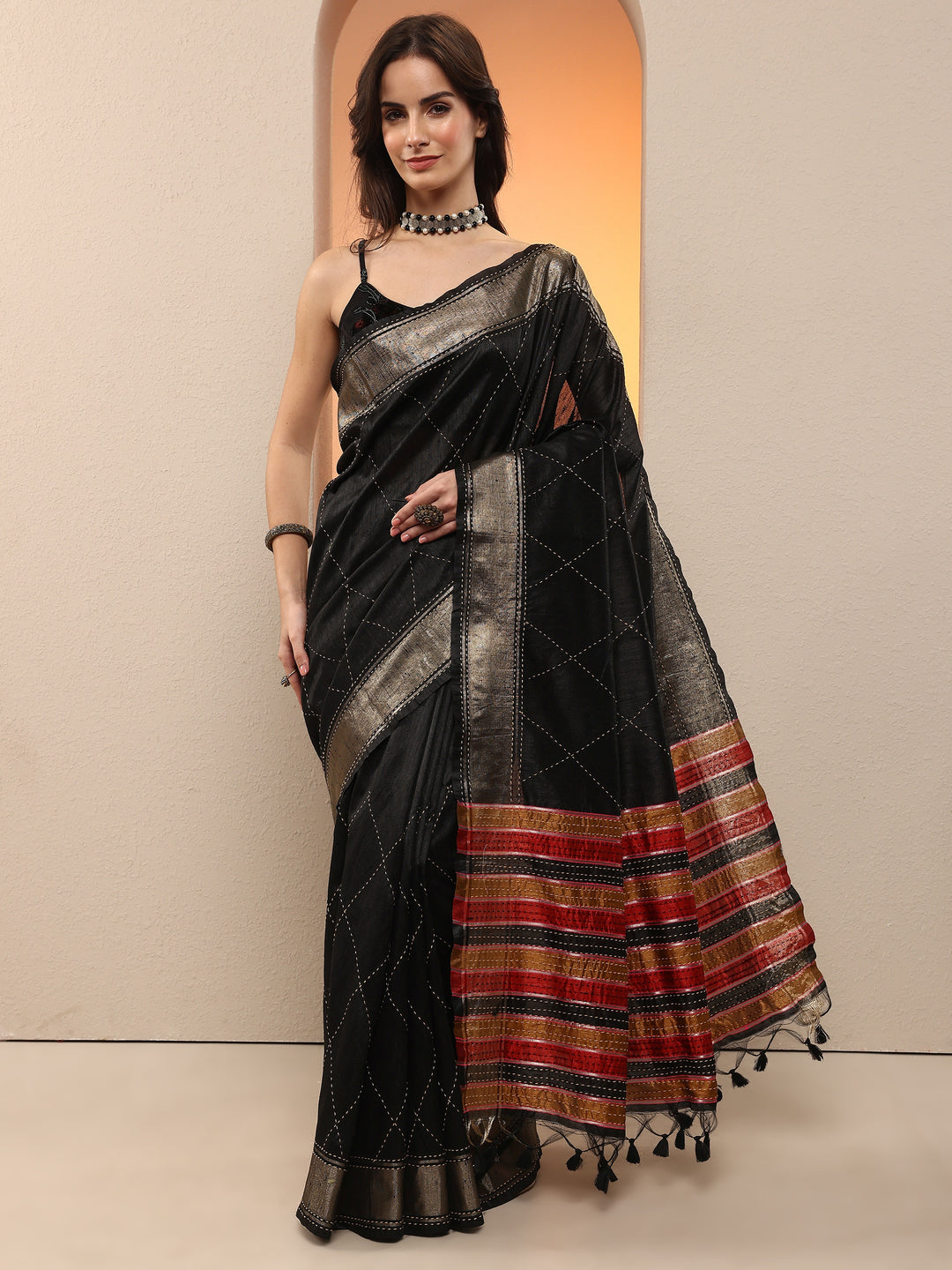 Black Embellished Silk Blend Saree With Unstitched Blouse Piece