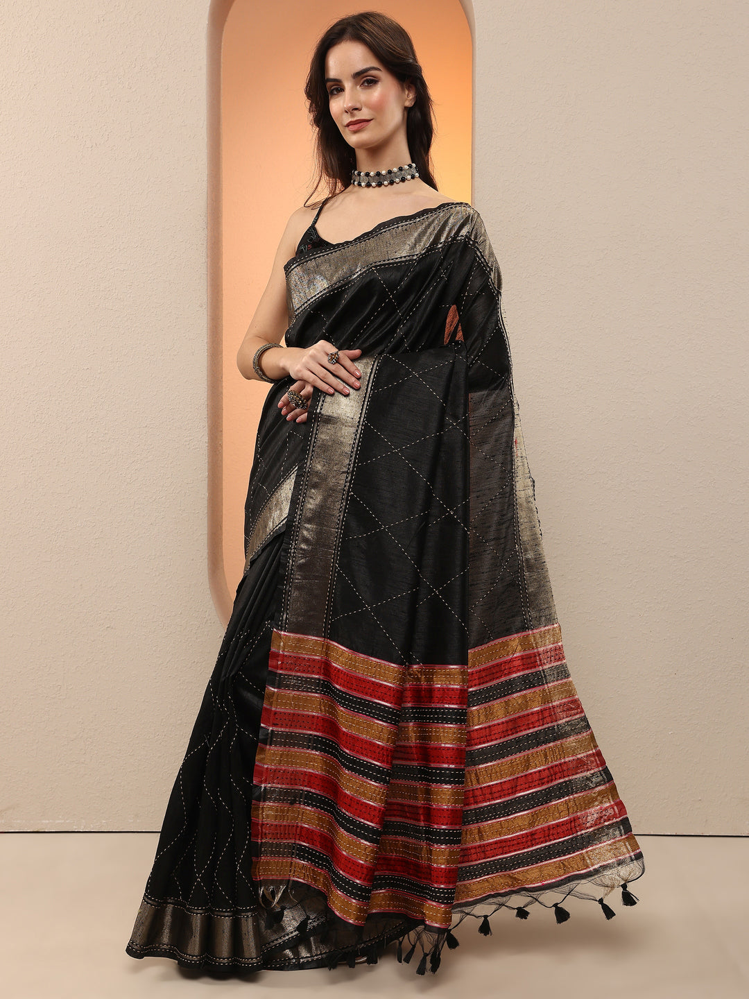 Black Embellished Silk Blend Saree With Unstitched Blouse Piece