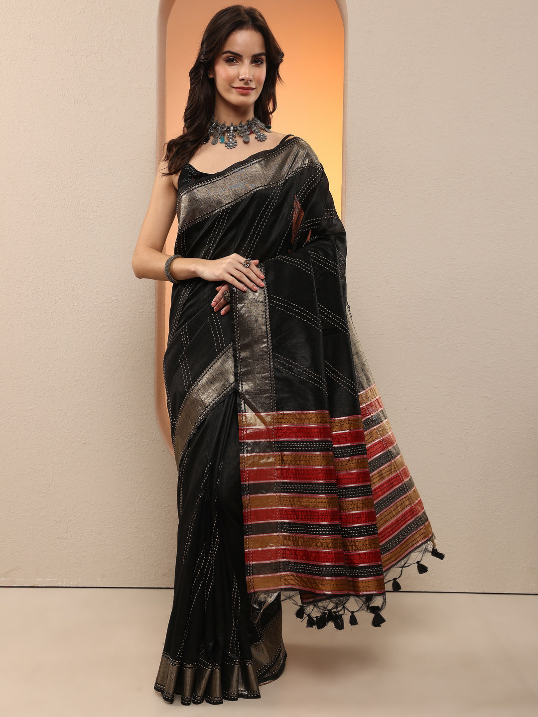 Black Embellished Silk Blend Saree With Unstitched Blouse Piece