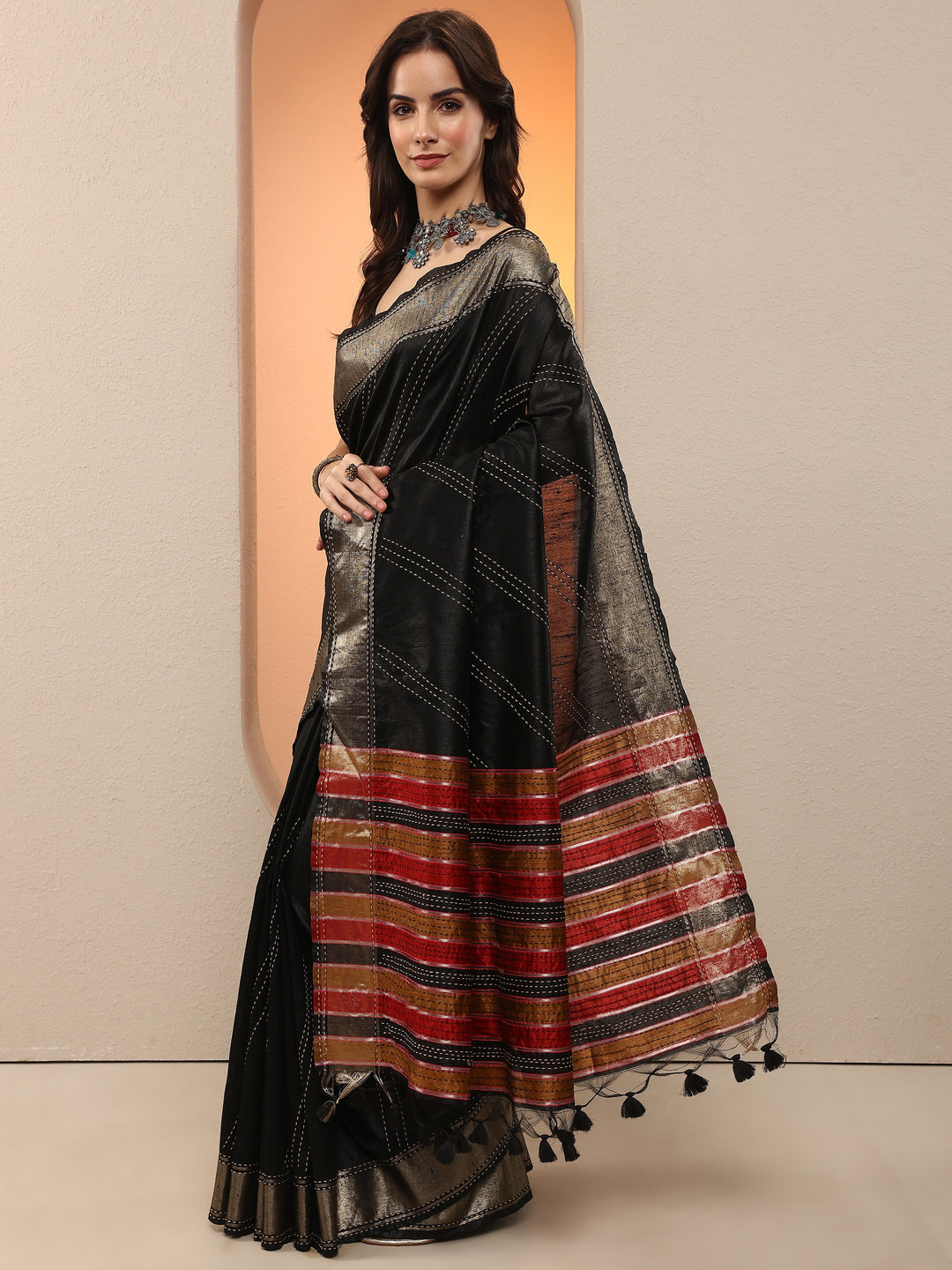 Black Embellished Silk Blend Saree With Unstitched Blouse Piece
