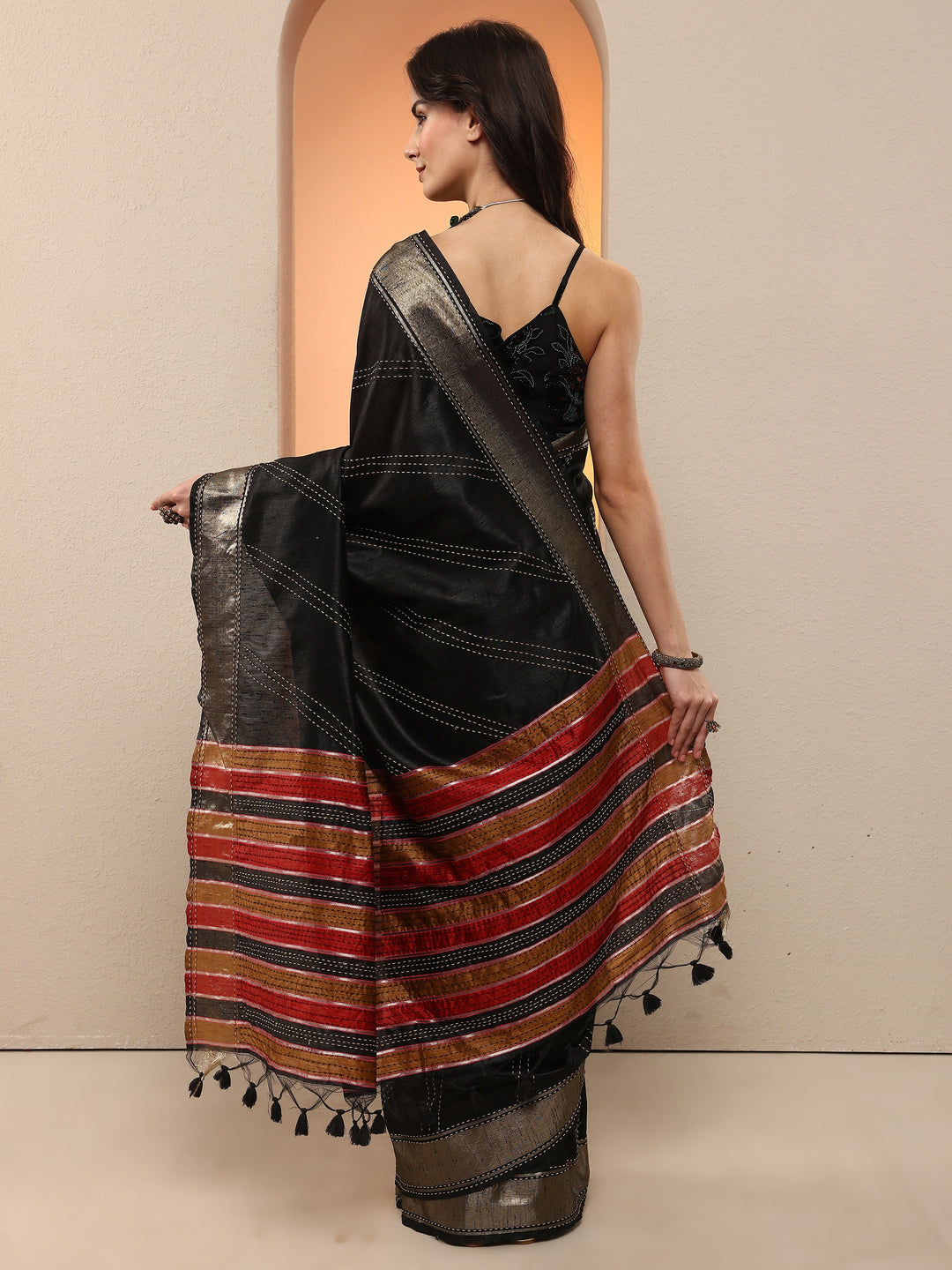 Black Embellished Silk Blend Saree With Unstitched Blouse Piece