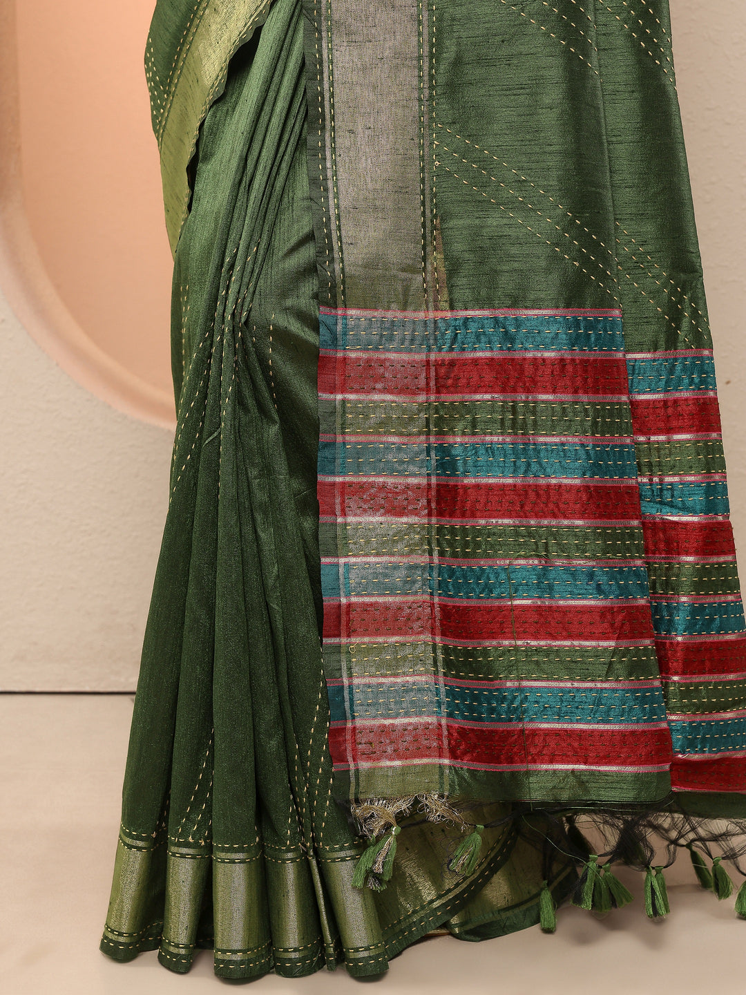 Green Embellished Silk Blend Sarees With Unstitched Blouse Piece