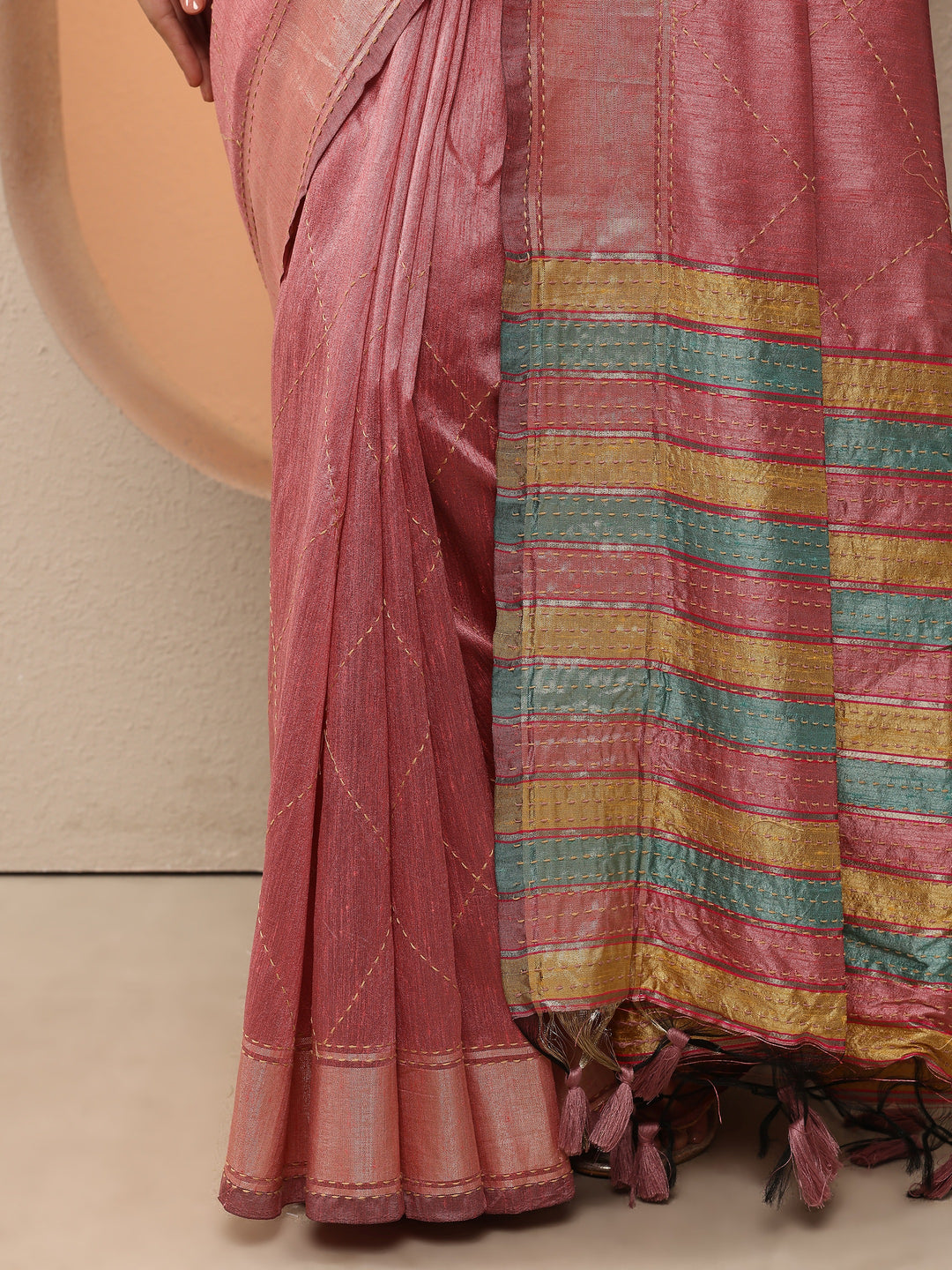 Pink Embellished Silk Blend Saree With Unstitched Blouse Piece