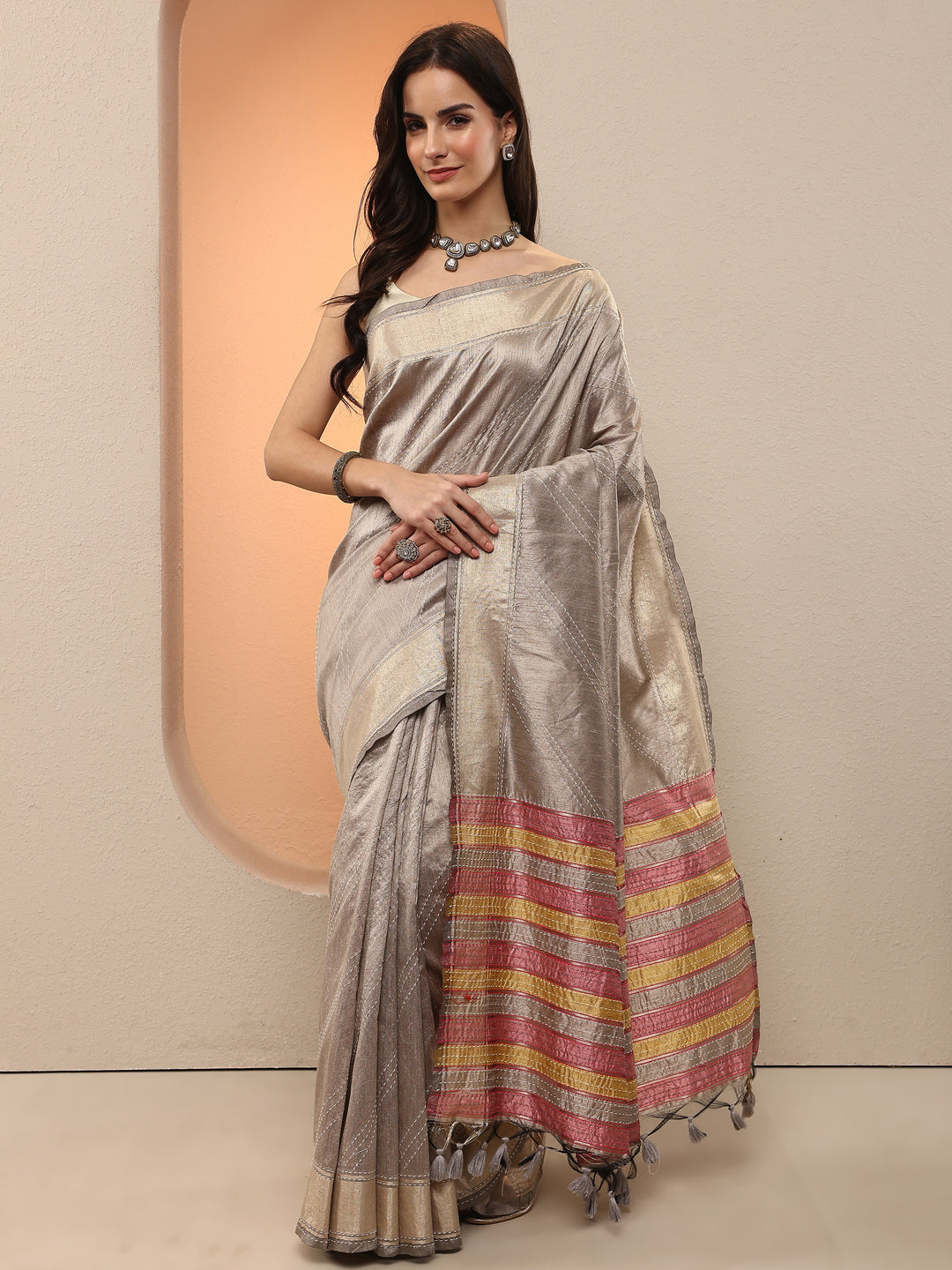 Grey Embellished Silk Blend Saree With Unstitched Blouse Piece