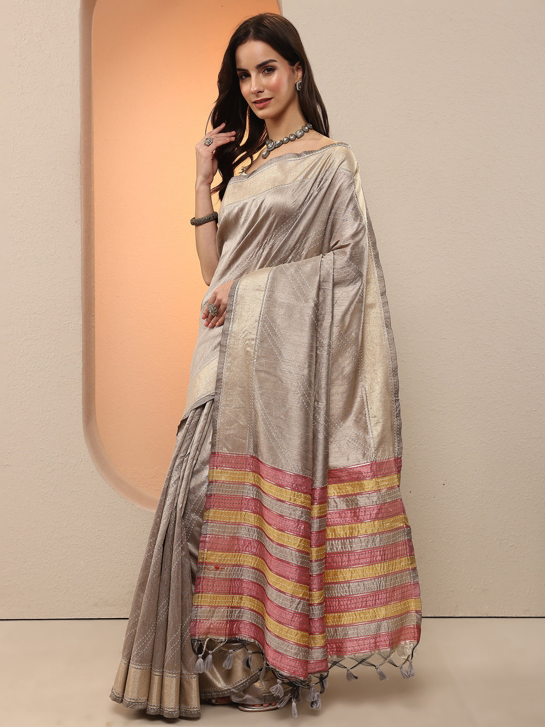 Grey Embellished Silk Blend Saree With Unstitched Blouse Piece