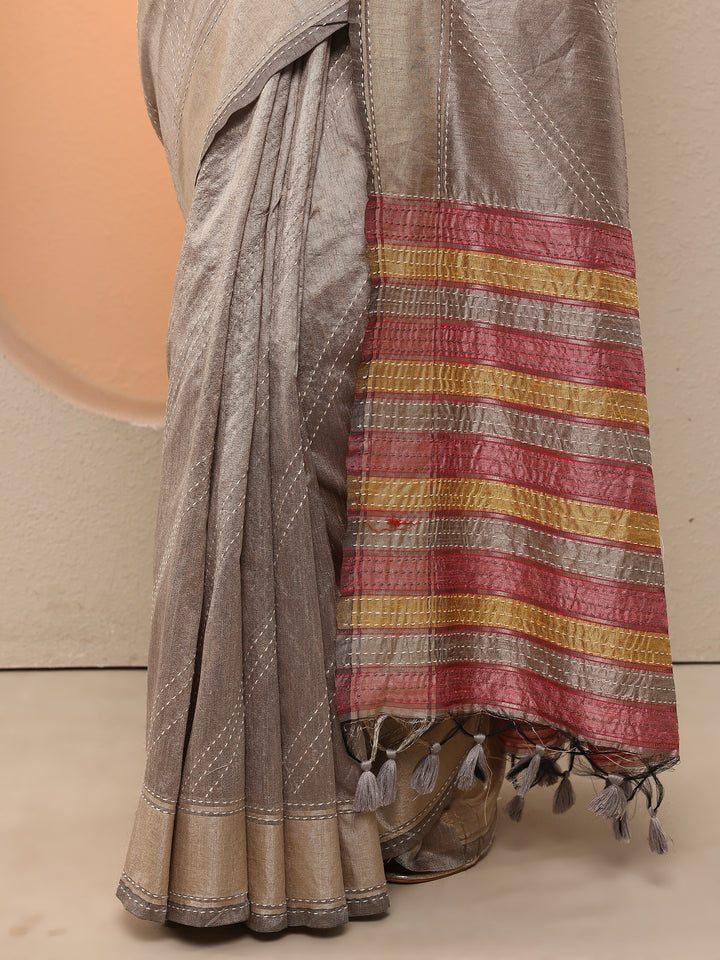Grey Embellished Silk Blend Saree With Unstitched Blouse Piece