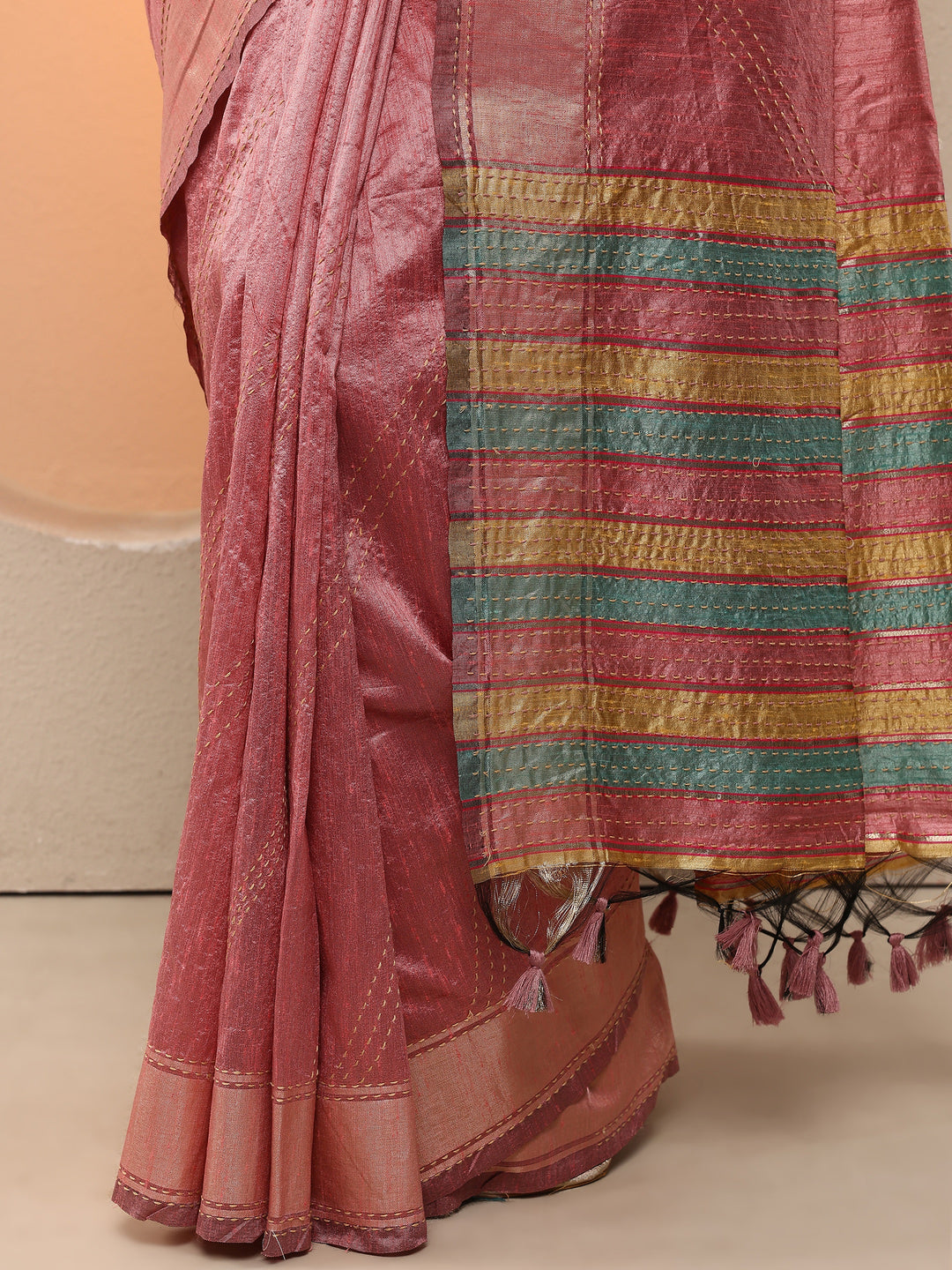Pink Embellished Silk Blend Saree With Unstitched Blouse Piece