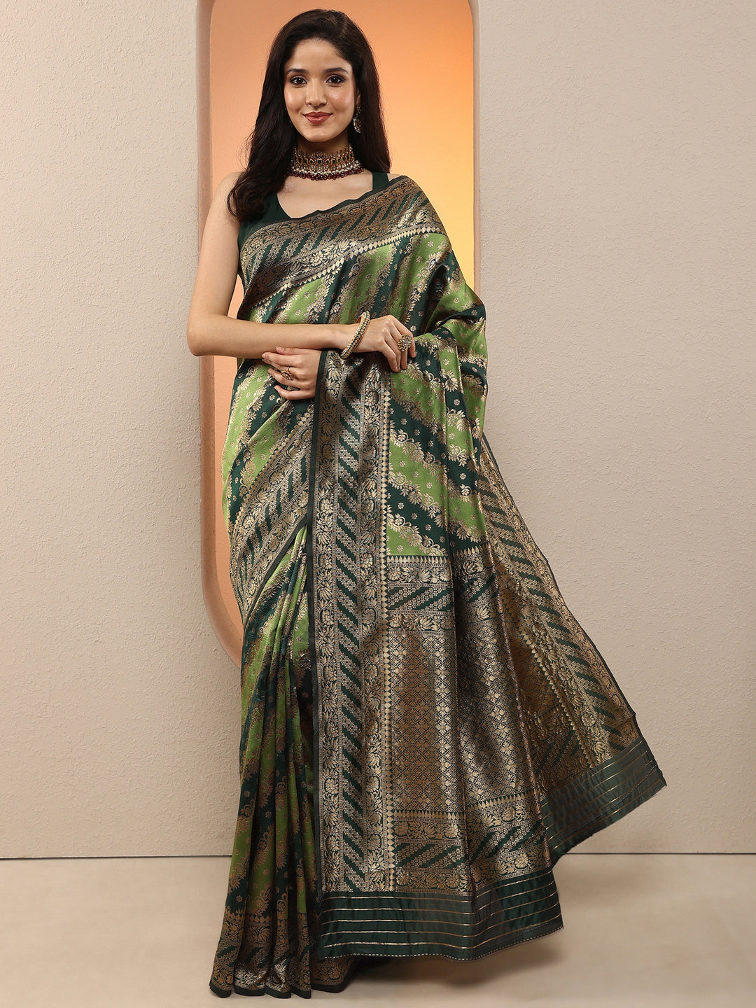Green Woven Design Silk Blend Saree With Unstitched Blouse Piece