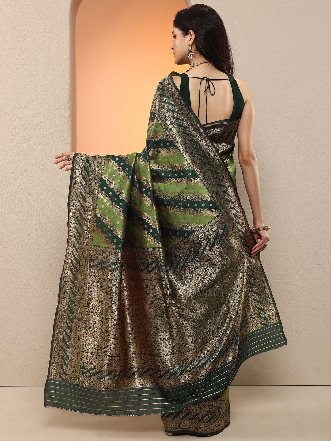 Green Woven Design Silk Blend Saree With Unstitched Blouse Piece
