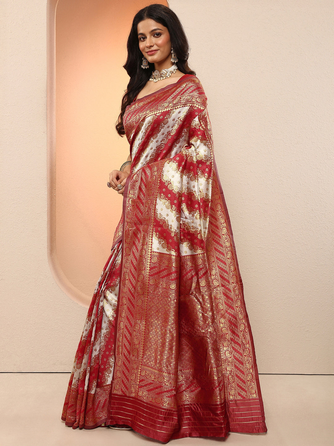 Red Woven Design Silk Blend Sarees With Unstitched Blouse Piece