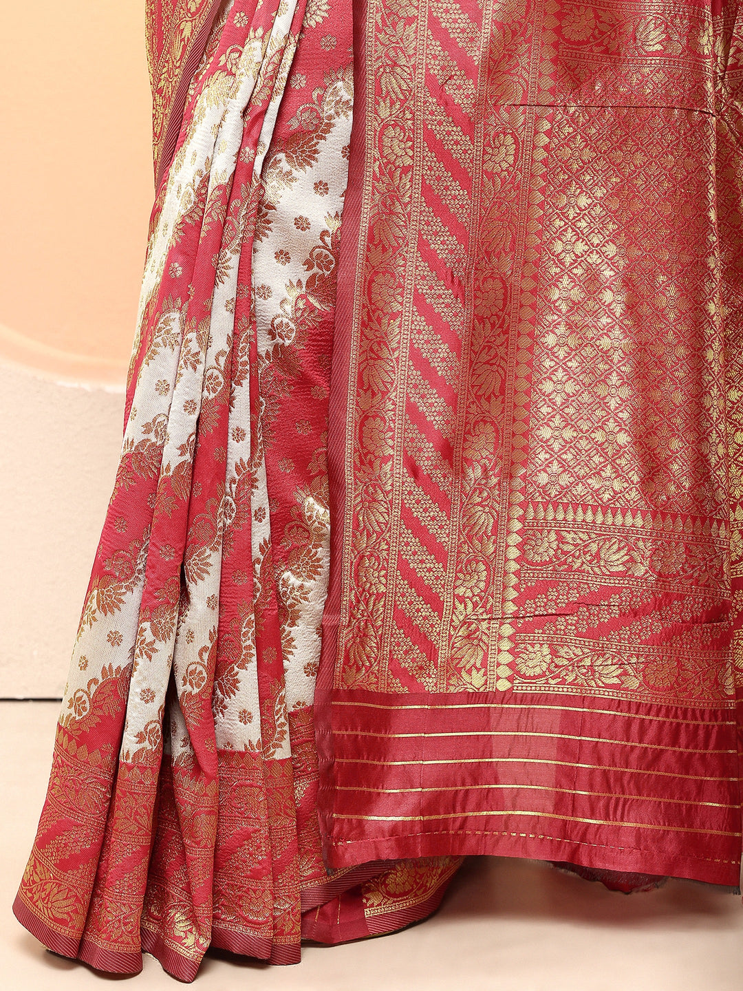Red Woven Design Silk Blend Sarees With Unstitched Blouse Piece
