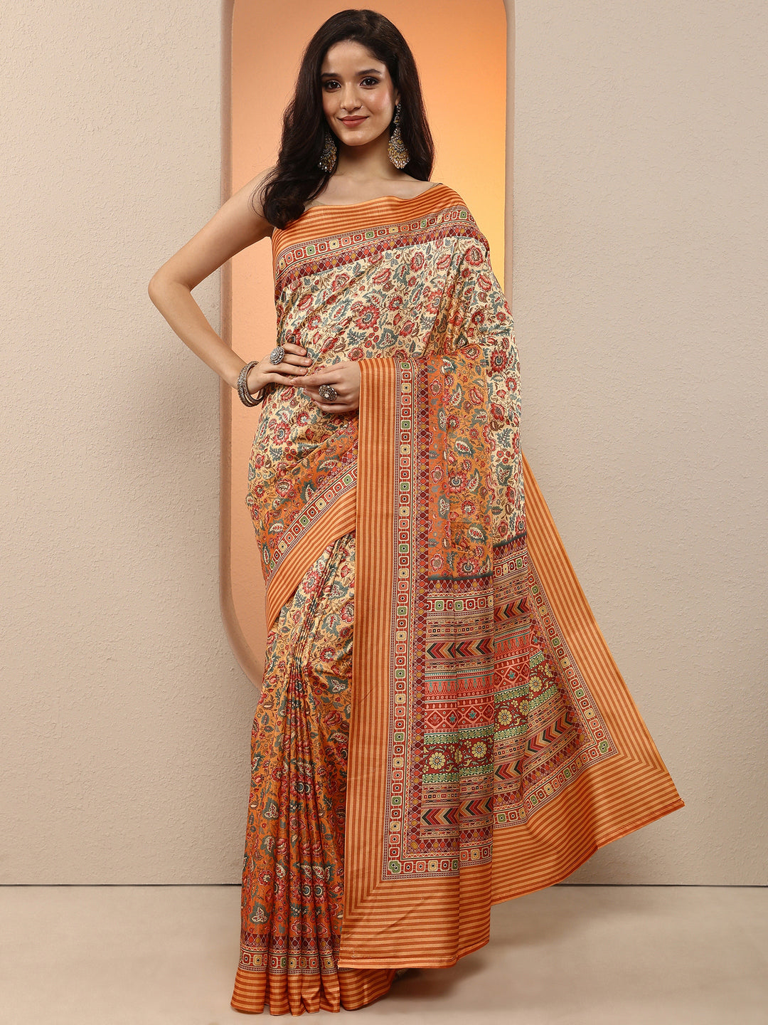 Mustard Printed Silk Blend Saree With Unstitched Blouse Piece