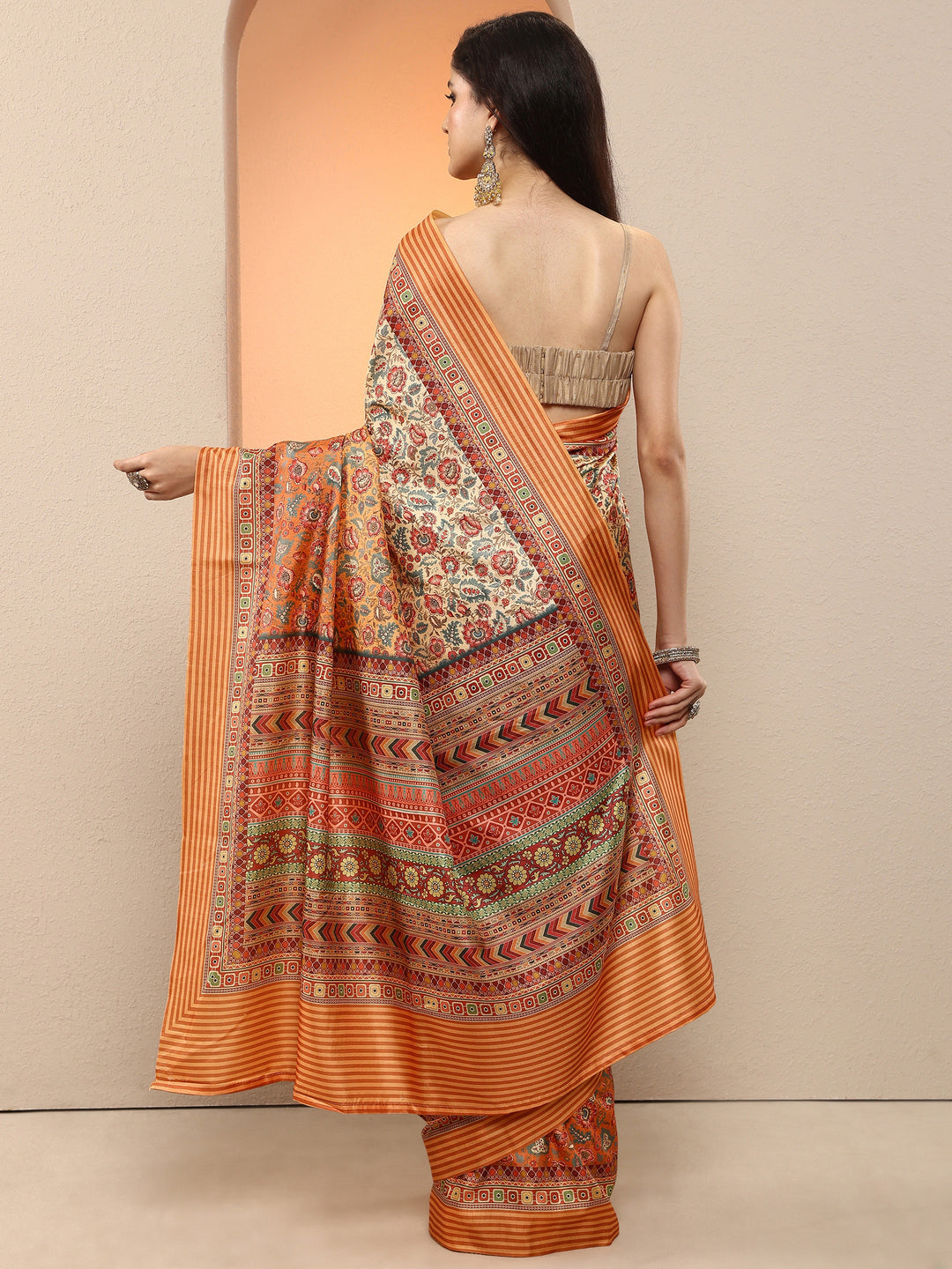 Mustard Printed Silk Blend Saree With Unstitched Blouse Piece