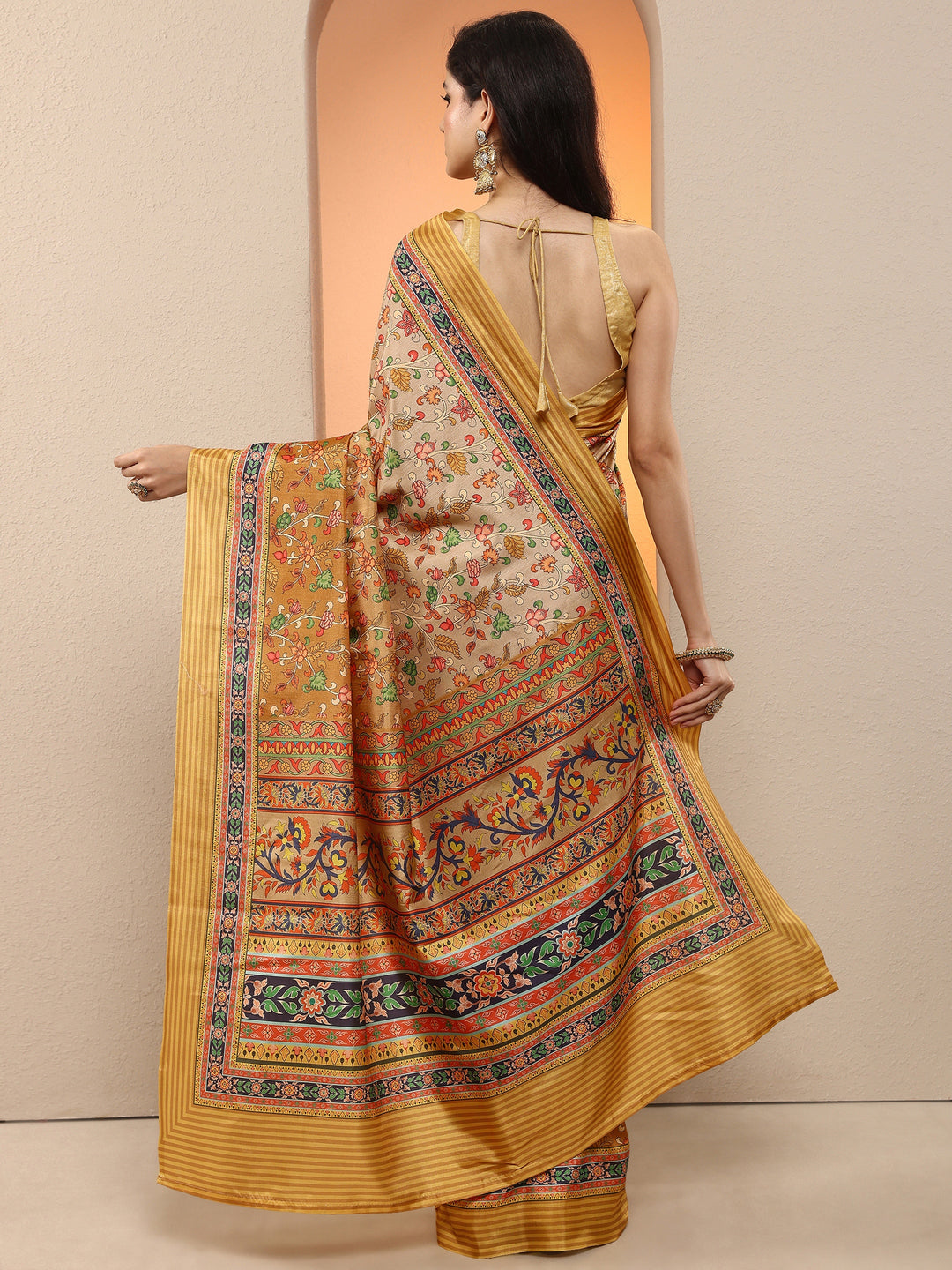 Mustard Printed Silk Blend Saree With Unstitched Blouse Piece